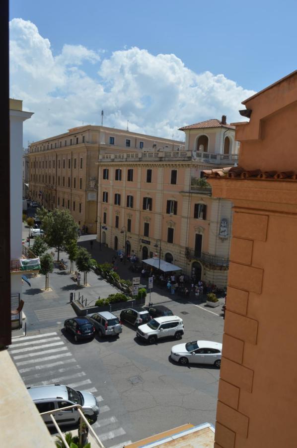 Domus Cavour Apartment Civitavecchia Ngoại thất bức ảnh